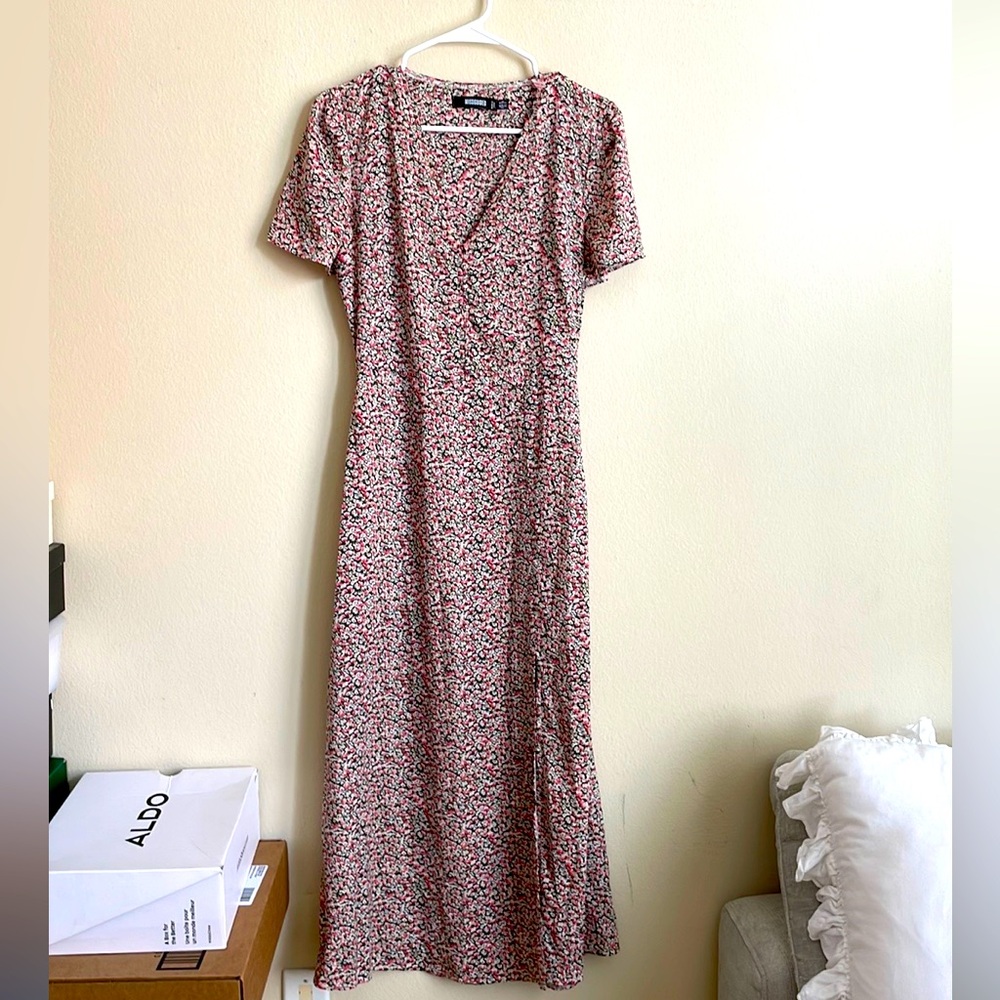 MISSGUIDED floral dress. Size US4.